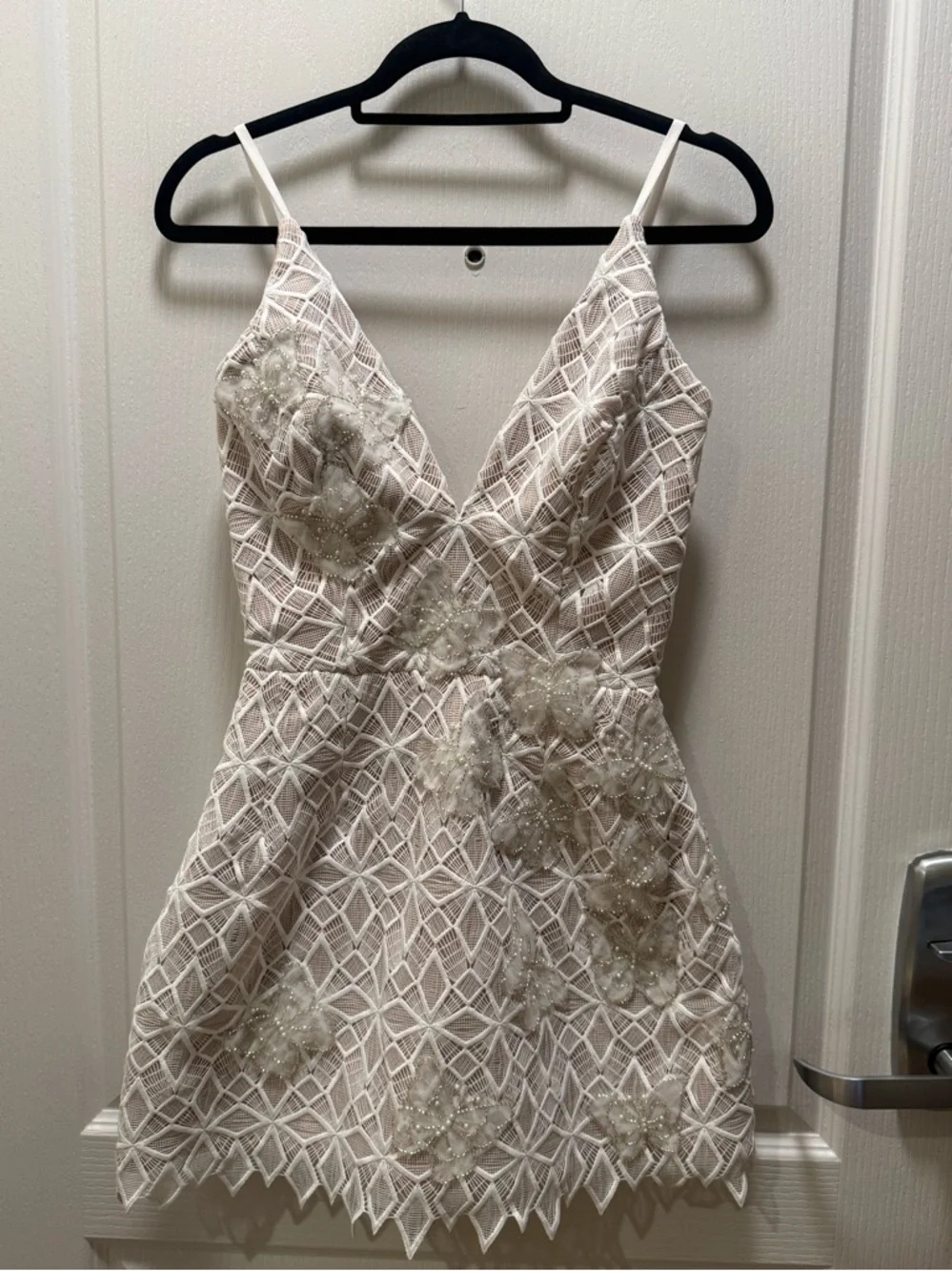 Helsi Chloe Sequin Lace Sleeveless Minidress in White floral lace Size XS NWT - Picture 2 of 5